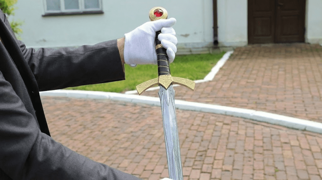 Goldryn sword replica inspired by Throne of Glass Narsil sword replica inspired by Lord of the Rings
